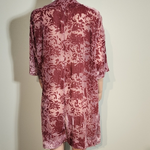Arizona Jean Company Red Velvet Robe with Wide Sleeves - Picture 4 of 9